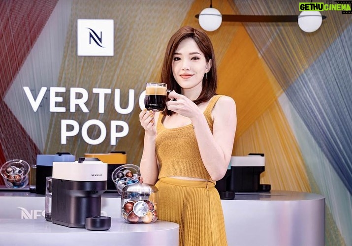 Tiffany Hsu Instagram - 今天的Nespresso 謝謝各大攝影大哥們把我拍的漂漂亮亮❤️(借用圖片 Makeup: @backstagejimywu Hairstyles: @chuan518 Stylist: @zestylingstudio #VERTUO POP #生活不簡單 #讓喝完美的咖啡變得簡單 #永續 #完美鋁程