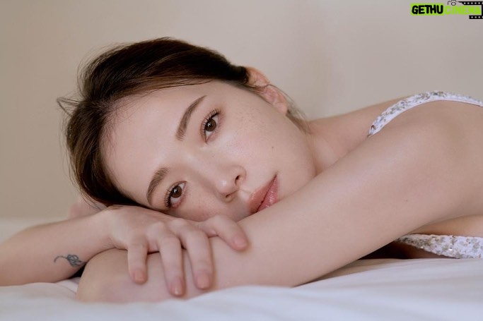 Tiffany Hsu Instagram - 溫柔的⋯⋯ 細緻的⋯ 充滿愛的⋯⋯⋯ Makeup: @backstagejimywu Hairstyles: @chuan518 #CHANELskincare #sublimage @chanel.beauty