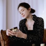 Tiffany Hsu Instagram - 最自然的樣貌只有自己最清楚 面對鏡子時，你所看見的你， 正正反映出日常對本身的呵護 我們的心靈跟面容都需要好好寶貝著 #CHANELskincare #sublimage @chanel.beauty