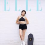 Tiffany Hsu Instagram - #ELLE封面大人物 許瑋甯忍不住感動的情緒，聲音些微顫抖的在臺上發表得獎感言， 這是她繼《16 個夏天》奪得最佳女配角獎後， 相隔8年再次站上金鐘獎舞臺，憑藉影集《她和她的她》 榮獲「迷你劇集女主角獎」。從綠葉到紅花，角色從傻白甜到解離症患者，她手中緊握的獎座是得來不易。 👉🏻追蹤 @elletaiwan 看完整封面專訪 EDITOR IN CHIEF_KAYT HSUEH PHOTOGRAPH_KUO HAN KAO PROJECT MANAGEMENT_DOMINIQUE CHIANG STYLIST_KATE CHEN STYLIST ASSISTANT_VIVIAN LU, LINDA LIN TEXT_ALLISON CHEN EDIT_DOMINIQUE CHIANG MAKE UP_JIMY WU HAIR_AMBER VIDEO PRODUCER_ESTHER PAI VIDEO PHOTOGRAPHER_ASHE CHEN, SKY YU, LYZ VIDEO EDITOR_HSINGYUN WANG #elletaiwan #elle時尚圈 #elle娛樂圈 #許瑋甯 #CHANELCruise #CHANEL @chanelofficial @anno8o7