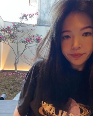 Tiffany Hsu Instagram - Morning morning morning 
照片拍到青春小鳥都回來⋯⋯
我的青春小鳥努力飛回來⋯⋯
😂😂😂😂😂😂😂😂
#對仗一下慷仁
