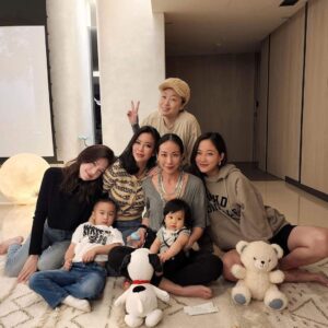 Tiffany Hsu Instagram - I love my Girls 
Happy birthday Wendy ❤️
@wendywherewhywhateverway 
@elin22 
@weiweionlygod 
@shiaojair