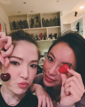Tiffany Hsu Instagram - 我最美的姐妹 @elin22 
是我生命中最重要的人
生日快樂
永遠如16歲初見
成長的日子好險有你
謝謝你愛我
#愛你
#平安健康
#一起優雅的變老