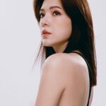 Tiffany Hsu Instagram - ELLE Makeup: @backstagejimywu Hairstylist: @chuan518 @chanelofficial @chanel.beauty 色號分別是 #824 #812 #818 #824 女孩們準備好了嗎💕