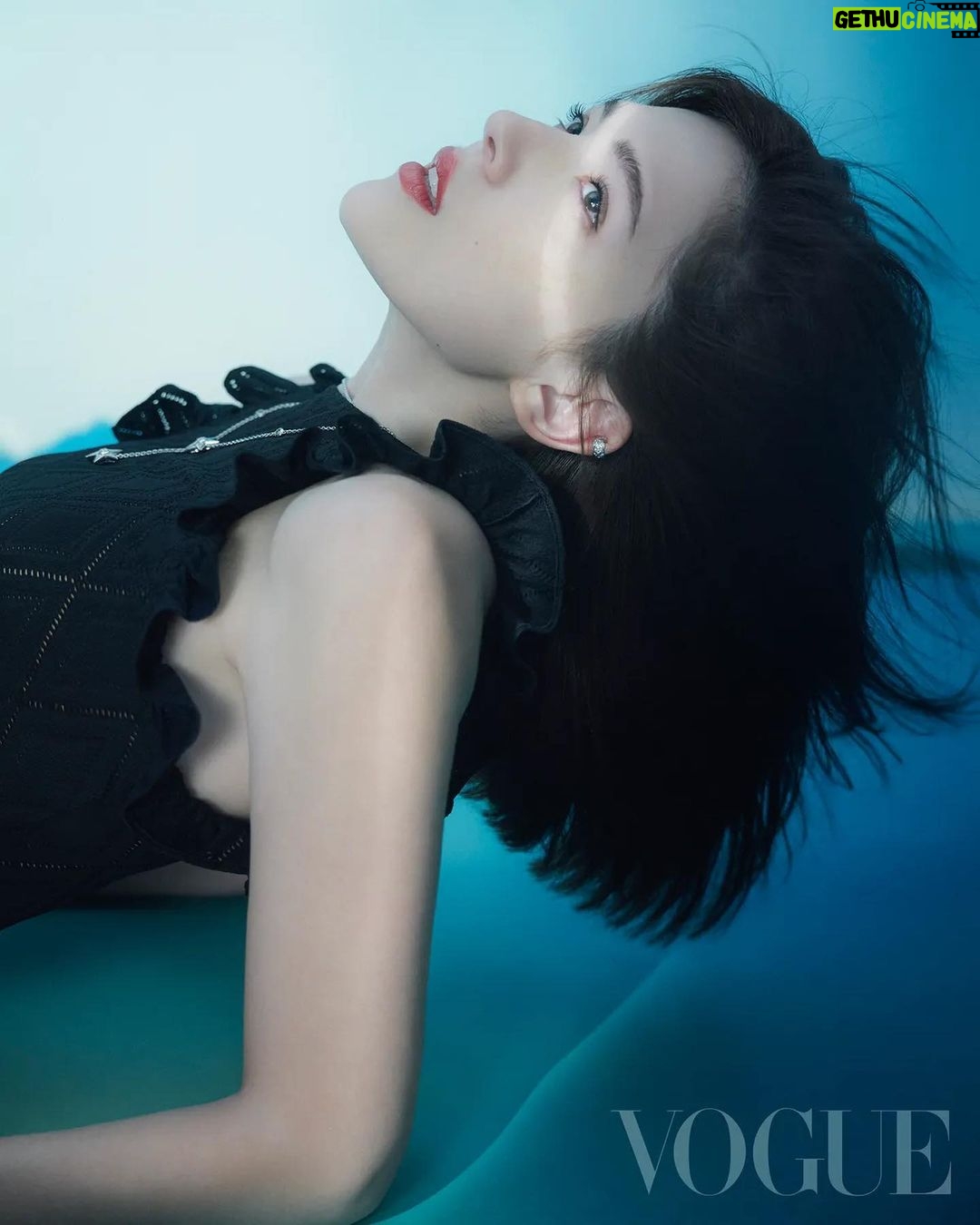 Tiffany Hsu Instagram - Vogue Makeup: @backstagejimywu Hairstyles: @chuan518 Photographer: @icura2000 @chanelofficial @chanel.beauty #vogue