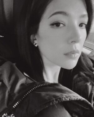 Tiffany Hsu Instagram - 急凍的天氣拍戲只想把自己埋在羽絨衣裡😶‍🌫️😶‍🌫️😶‍🌫️😶‍🌫️