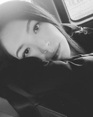 Tiffany Hsu Instagram - 急凍的天氣拍戲只想把自己埋在羽絨衣裡😶‍🌫️😶‍🌫️😶‍🌫️😶‍🌫️