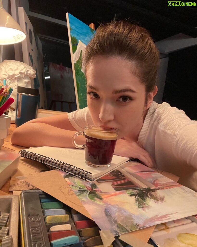 Tiffany Hsu Instagram - ☕️喝咖啡。找靈感 #MeTime #我的畫畫世界