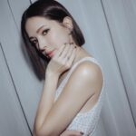 Tiffany Hsu Instagram - 曬照時間😆 #亞洲電影大獎 #ASIAN FILM AWARDS #CHANELCruise #CHANELFineJewelry #CHANELMakeup Hairstyles: @chuan518 Makeup: @backstagejimywu @chanelofficial @chanel.beauty