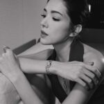 Tiffany Hsu Instagram - #金馬58 期待有更多作品 以不同角色跟大家見面 美麗團隊 妝+髮 葉曉菁 @ninayeh0214 禮服 @tarikedizofficial 2021 Swagger 造型 @zestylingstudio 珠寶 #CHANELHighJewelry 彩妝 #CHANELMakeUp - 底妝：奢華粉底精萃 B10 - 唇彩：晶亮水唇膏 #84 @chanelofficial
