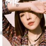 Tiffany Hsu Instagram – MilkX MAR. Cover | 許瑋甯 ANN HSU
–
印象中的三月頻率是溫和且寧靜,卻同時擁有一片燦爛闖入,當春意捱過寒冷在繁花枝枒中盛開,接著悄悄蔓生在城市角落,生命力在如此對比之下顯得更加靈動,而這樣的浪漫也在南法諾瓦耶別墅花園中實現——從與COCO CHANEL女士一同於此地歡聚的詩人好友尚・考克多(JEAN COCTEAU),再到如今由VIRGINIE VIARD為首的CHANEL 2024春夏系列都為此著迷,藝術和詩詞超越時代、空間成為永恆,如今我們正依循這道靈感軌跡,一起寫下屬於香奈兒、 #許瑋甯 以及台北的春日顯影。
–
@chanelofficial
#CHANEL
#CHANELSPRINGSUMMER
@chanel.beauty
#CHANELMakeup
#CHANELNuitBlanche
MAKEUP COSMETICS BY CHANEL BEAUTY
–
starring > @anno8o7
photographer > @chou_mo_
creative & styling &text > @zzouxi
interview > @imalbeechen
make up > @backstagejimywu (backstage)
hair > @chuan518 (80’s studio)
videographer > @ze_an1209
editor > @sophialiang1114 @shanny1202_
photographer assistant > stanhung._ @lil__light @scott.chiu
video assistant > @edithchen1127
location > @studioflatwhite
–
#MilkX #MilkXtw #March #2024 #Cover #AnnHsu #封面 #封面人物