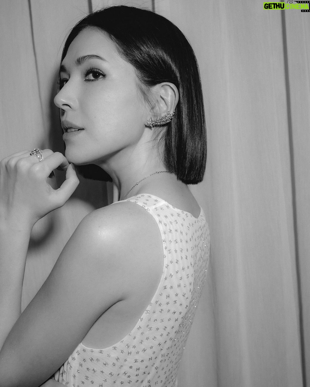 Tiffany Hsu Instagram - 美好的夜晚 有Chanel 的陪伴♥️ #ASIAN FILM AWARDS #亞洲電影大獎 #CHANELCruise #CHANELFineJewelry #CHANELMakeup Makeup: @backstagejimywu Hairstyles: @chuan518 @chanelofficial @chanel.beauty