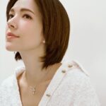 Tiffany Hsu Instagram - 我與肌膚的對話框。 保養的時候很忙， 要了解各個區塊所需， 與她們開啟對話， 才真正能深層的呵護肌膚 #CHANELSKINCARE @CHANEL.BEAUTY Makeup: @backstage__makeup Hairstyles: @fluxhairofficial Photographer: @kuohuankao