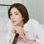 Tiffany Hsu Instagram - 我與肌膚的對話框。 保養的時候很忙， 要了解各個區塊所需， 與她們開啟對話， 才真正能深層的呵護肌膚 #CHANELSKINCARE @CHANEL.BEAUTY Makeup: @backstage__makeup Hairstyles: @fluxhairofficial Photographer: @kuohuankao