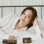 Tiffany Hsu Instagram - 我與肌膚的對話框。 保養的時候很忙， 要了解各個區塊所需， 與她們開啟對話， 才真正能深層的呵護肌膚 #CHANELSKINCARE @CHANEL.BEAUTY Makeup: @backstage__makeup Hairstyles: @fluxhairofficial Photographer: @kuohuankao
