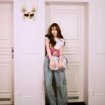 Tiffany Young Instagram - 🩶 2월 29일부터 모스키노에서 만나볼 수 있는 코리아 익스클루시브 ‘실버 레터링 버킷 백’과 함께한 순간들✨✨✨ silver mini lettering bucket bag available in stores & online TODAY exclusively for @moschino korea 🧸 #moschino #모스키노 #광고