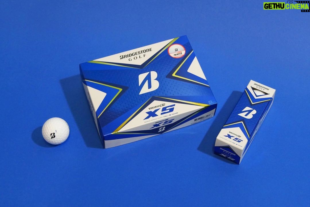 Tiger Woods Instagram - It’s been a fun ride taking ownership of the R&D process with @bridgestonegolf. Now it’s time to tee up the new #TOURBXS with a new reinvented REACTIV cover. #1BallFitterInGolf #NEWTOURB