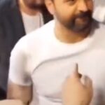 Tim Hassan Instagram - شكرا من قلبي ممنون لكل حدا من الجمهور الحبيب ، اسعدتوني وشرفتوني شو ماقلت او عملت مابيوفيكن شكرا لكل الإعلام والصحافة والنقاد الأكارم انشالله مع انطلاقة عروض #فيلم_الهيبة تكونوا راضيين ومبسوطين شكرا للاحباب في دبي وابوظبي وعمّان وبيروت ومشكورين على الضيافة الكريمة غمرتونا بلطفكن وشكرا سلف لكل البلاد يلي للاسف ماقدرنا نكون فيها لضغط الوقت والالتزام بالتصوير سامحونا .. تحية وشكر وتقدير لاهلي واخواني واخواتي في سوريا دمشق انتو بالقلب وفوق الراس🌹 شكرا موقع بوسطة على التقرير الجميل عن دمشق احييكم @bostahdrama