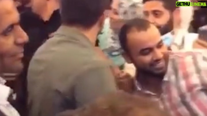 Tim Hassan Instagram - شكرا من قلبي ممنون لكل حدا من الجمهور الحبيب ، اسعدتوني وشرفتوني شو ماقلت او عملت مابيوفيكن شكرا لكل الإعلام والصحافة والنقاد الأكارم انشالله مع انطلاقة عروض #فيلم_الهيبة تكونوا راضيين ومبسوطين شكرا للاحباب في دبي وابوظبي وعمّان وبيروت ومشكورين على الضيافة الكريمة غمرتونا بلطفكن وشكرا سلف لكل البلاد يلي للاسف ماقدرنا نكون فيها لضغط الوقت والالتزام بالتصوير سامحونا .. تحية وشكر وتقدير لاهلي واخواني واخواتي في سوريا دمشق انتو بالقلب وفوق الراس🌹 شكرا موقع بوسطة على التقرير الجميل عن دمشق احييكم @bostahdrama