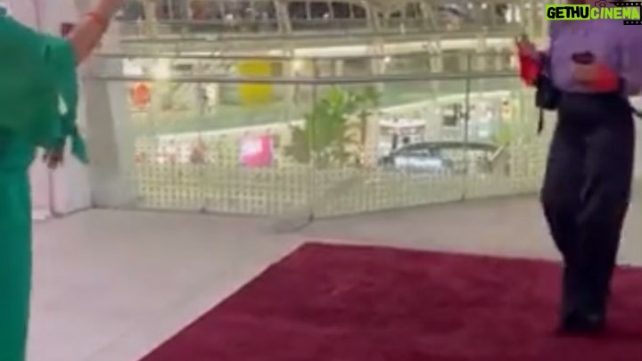 Tim Hassan Instagram - شكرا من قلبي ممنون لكل حدا من الجمهور الحبيب ، اسعدتوني وشرفتوني شو ماقلت او عملت مابيوفيكن شكرا لكل الإعلام والصحافة والنقاد الأكارم انشالله مع انطلاقة عروض #فيلم_الهيبة تكونوا راضيين ومبسوطين شكرا للاحباب في دبي وابوظبي وعمّان وبيروت ومشكورين على الضيافة الكريمة غمرتونا بلطفكن وشكرا سلف لكل البلاد يلي للاسف ماقدرنا نكون فيها لضغط الوقت والالتزام بالتصوير سامحونا .. تحية وشكر وتقدير لاهلي واخواني واخواتي في سوريا دمشق انتو بالقلب وفوق الراس🌹 شكرا موقع بوسطة على التقرير الجميل عن دمشق احييكم @bostahdrama