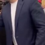 Tim Hassan Instagram - شكرا من قلبي ممنون لكل حدا من الجمهور الحبيب ، اسعدتوني وشرفتوني شو ماقلت او عملت مابيوفيكن شكرا لكل الإعلام والصحافة والنقاد الأكارم انشالله مع انطلاقة عروض #فيلم_الهيبة تكونوا راضيين ومبسوطين شكرا للاحباب في دبي وابوظبي وعمّان وبيروت ومشكورين على الضيافة الكريمة غمرتونا بلطفكن وشكرا سلف لكل البلاد يلي للاسف ماقدرنا نكون فيها لضغط الوقت والالتزام بالتصوير سامحونا .. تحية وشكر وتقدير لاهلي واخواني واخواتي في سوريا دمشق انتو بالقلب وفوق الراس🌹 شكرا موقع بوسطة على التقرير الجميل عن دمشق احييكم @bostahdrama