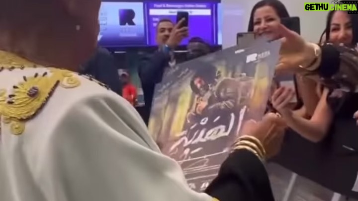 Tim Hassan Instagram - شكرا من قلبي ممنون لكل حدا من الجمهور الحبيب ، اسعدتوني وشرفتوني شو ماقلت او عملت مابيوفيكن شكرا لكل الإعلام والصحافة والنقاد الأكارم انشالله مع انطلاقة عروض #فيلم_الهيبة تكونوا راضيين ومبسوطين شكرا للاحباب في دبي وابوظبي وعمّان وبيروت ومشكورين على الضيافة الكريمة غمرتونا بلطفكن وشكرا سلف لكل البلاد يلي للاسف ماقدرنا نكون فيها لضغط الوقت والالتزام بالتصوير سامحونا .. تحية وشكر وتقدير لاهلي واخواني واخواتي في سوريا دمشق انتو بالقلب وفوق الراس🌹 شكرا موقع بوسطة على التقرير الجميل عن دمشق احييكم @bostahdrama