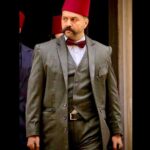 Tim Hassan Instagram - ‏ناهبين مصاري هالبلاد كلا و حاطينا بهالخزنة ! ‏⁧‫#الزند‬⁩ ذئب العاصي #عمر_ابو_سعدة #سامر_البرقاوي #صباح_اخوان #تيم_حسن MBC & شاهد تصوير الفنان احمد الحرك