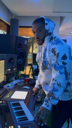 Timbaland Instagram - BASEL MASHUP 🤯🤯🤯 get your freak on  x desire🚀🚀🚀 @vjutsen