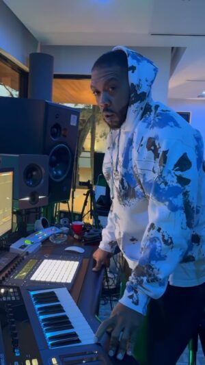 Timbaland Instagram - Desire out now 🚀🚀🚀 it’s a movie 🤯🤯🤯 @vjutsen