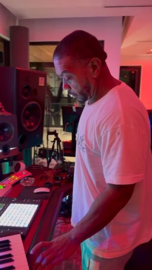 Timbaland Instagram - Almost Time🚀🚀🚀🚀
Desire midnight @vjutsen  Textbook Timbo album Otw🤯🤯🤯🤯 vita let’s gooooo @montebooker  let’s goooo  @naz  let’s goooo