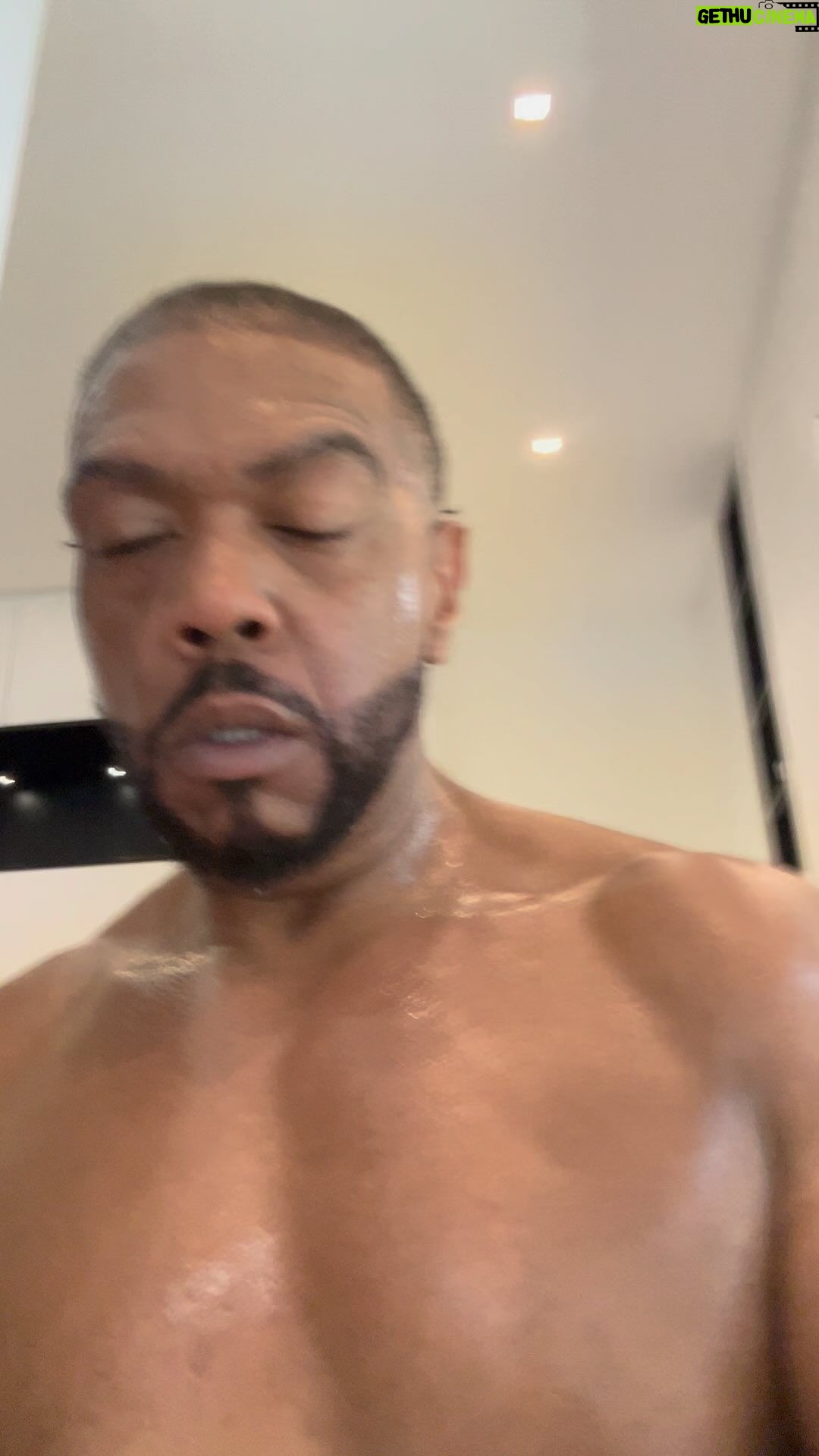 Timbaland Instagram - Grind and recover 💪🏽💪🏽💪🏽 @blisstretch