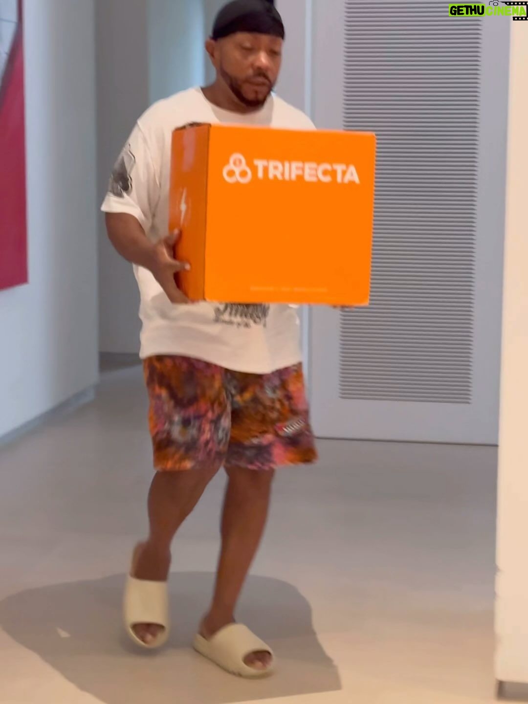 Timbaland Instagram - Work out done 💪🏽💪🏽 now time to fuel wit @trifecta 🔑🔑🔑