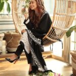 Tina Datta Instagram - It’s the time of kites, the time of Lohri, as winter will be coming to an end soon and the flowers shall soon blossom… Wishing all of you a very Happy Makar Sankranti and Happy Lohri! ❤️ . . . #makarsakranti #festivalsofindia #instagood #instadaily #fashion #style #lookbook #TinaKaStyle #tinadatta