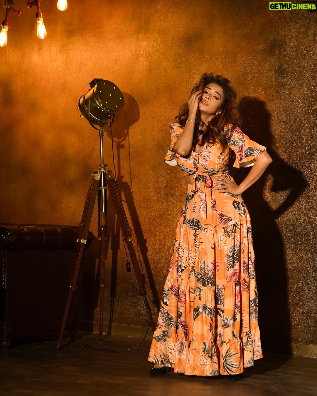 Tina Datta Instagram - A little orange, a little hues 🧡 it’s the weekend, so there can’t be any blues🥳 It’s fun playing the enchanting game of lights and shadows, where darkness embraces illumination, where every moment unveils a captivating dance of contrasts, casting a spell of intrigue and mystique✨ . . #lookbook #fashion #style #instadaily #instagood #TinaKaStyle #tinadatta