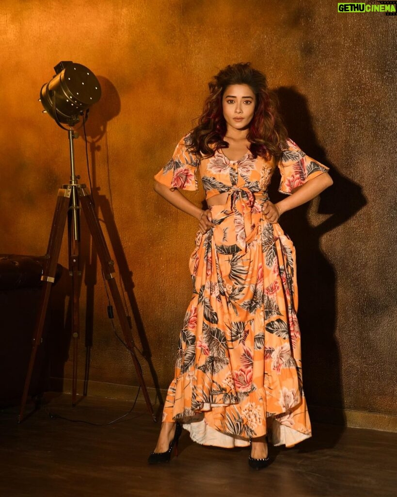 Tina Datta Instagram - A little orange, a little hues 🧡 it’s the weekend, so there can’t be any blues🥳 It’s fun playing the enchanting game of lights and shadows, where darkness embraces illumination, where every moment unveils a captivating dance of contrasts, casting a spell of intrigue and mystique✨ . . #lookbook #fashion #style #instadaily #instagood #TinaKaStyle #tinadatta