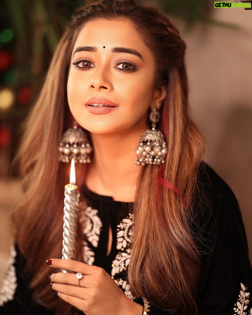 Tina Datta Instagram - In the quiet language of subtle glances, a story unfolds, whispered by the unspoken connection between souls. Each gaze, a chapter; every glance, a poetic expression of emotions too profound for words… . . #lookbook #fashion #style #portrait #photooftheday #TinaKaStyle #tinadatta