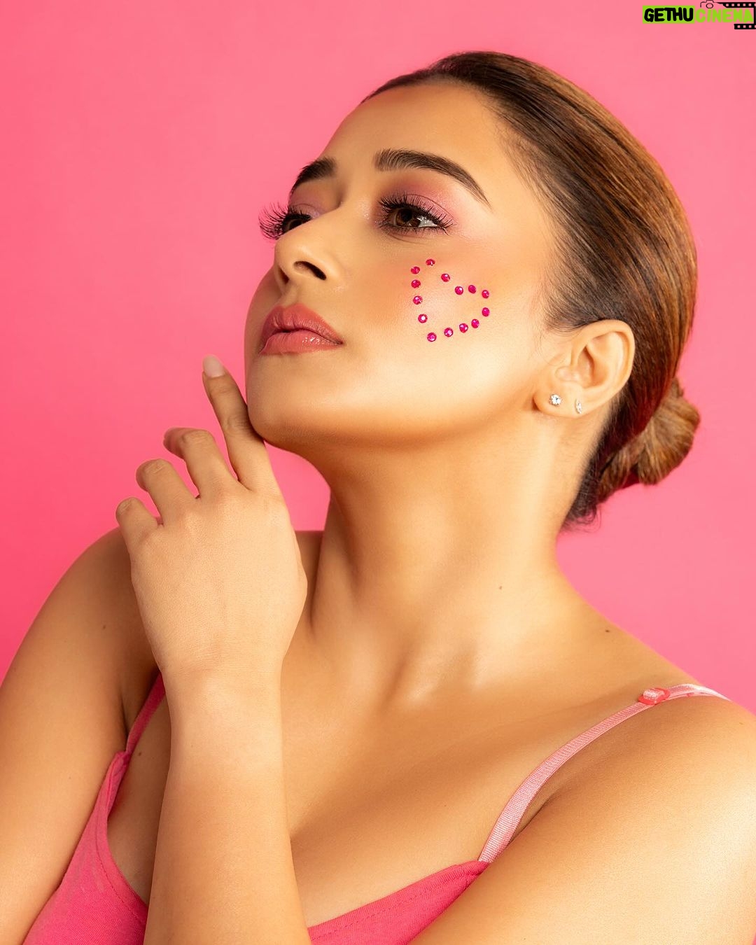 Tina Datta Instagram - The day of love and the day to tell yourself that loving yourself and cherishing YOU is most important! Count your blessings and the top of the list is valuing yourself! Happy Valentines ❤️ . . #happyvalentinesday #love #tinadatta #selflove Mumbai, Maharashtra