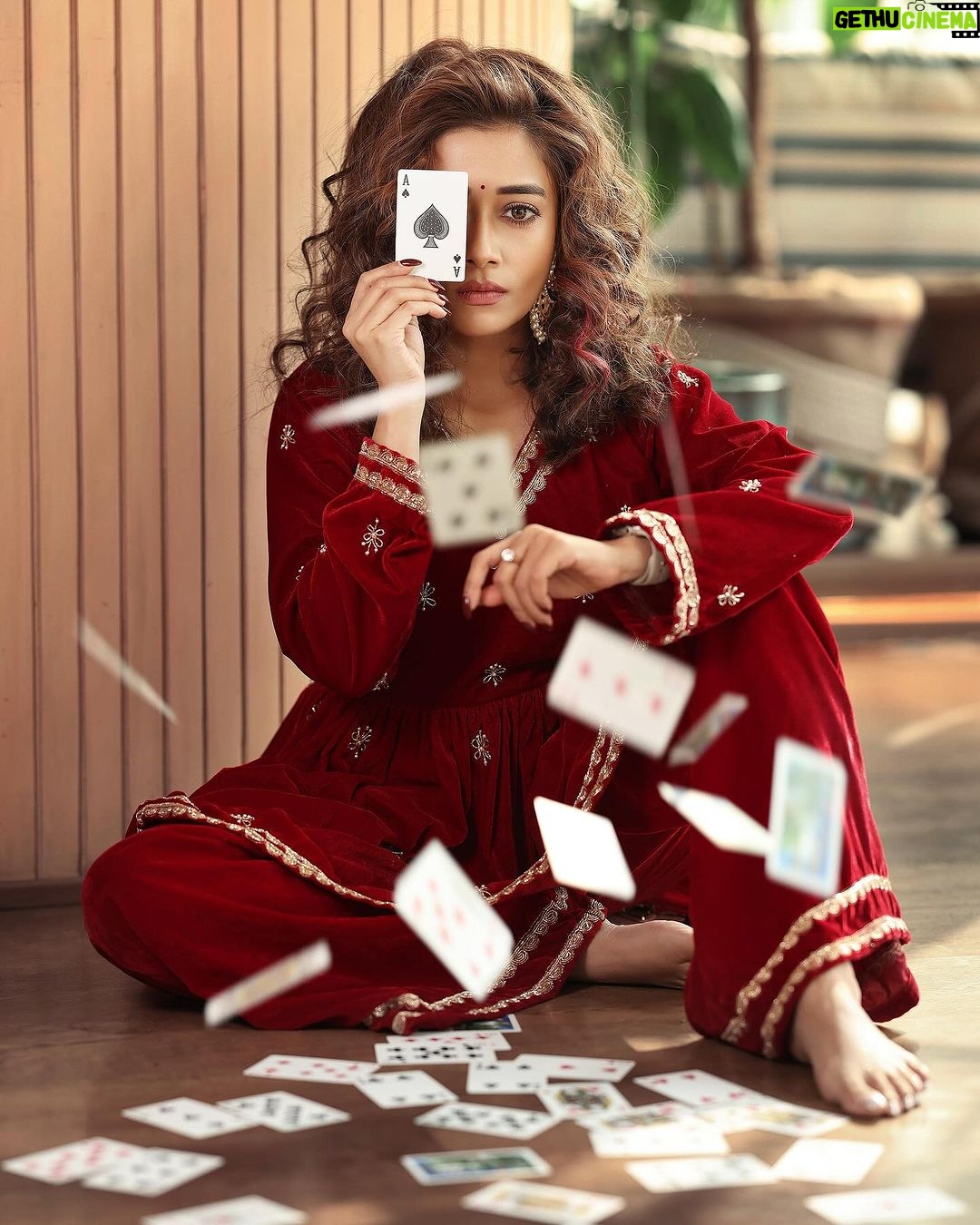 Tina Datta Instagram - When you are the Queen of your own game, playing the cards, one at a time! You ready? . . . #lookbook #fashion #style #portrait #photooftheday #TinaKaStyle #tinadatta
