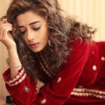 Tina Datta Instagram - When you are the Queen of your own game, playing the cards, one at a time! You ready? . . . #lookbook #fashion #style #portrait #photooftheday #TinaKaStyle #tinadatta