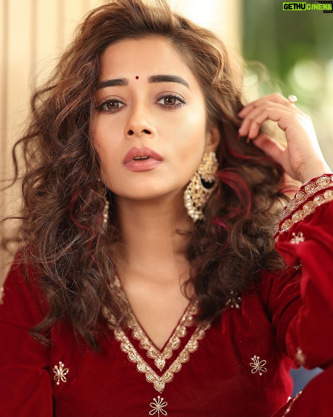 Tina Datta Instagram - When you are the Queen of your own game, playing the cards, one at a time! You ready? . . . #lookbook #fashion #style #portrait #photooftheday #TinaKaStyle #tinadatta