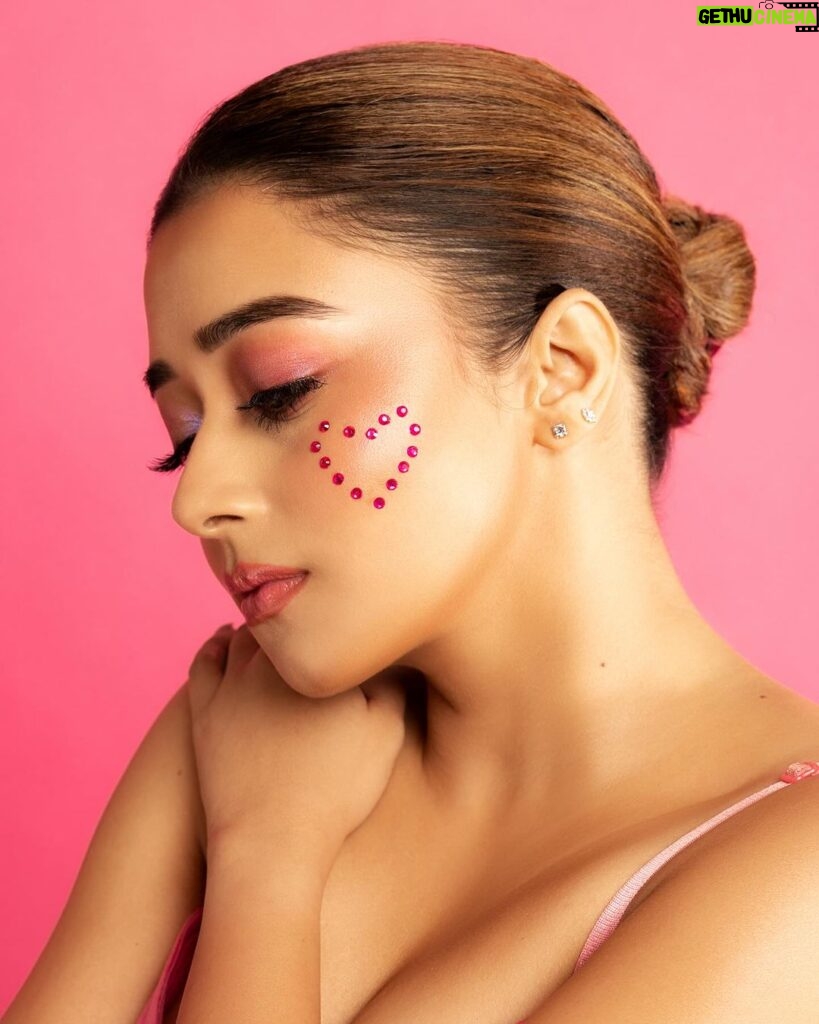 Tina Datta Instagram - The day of love and the day to tell yourself that loving yourself and cherishing YOU is most important! Count your blessings and the top of the list is valuing yourself! Happy Valentines ❤️ . . #happyvalentinesday #love #tinadatta #selflove Mumbai, Maharashtra