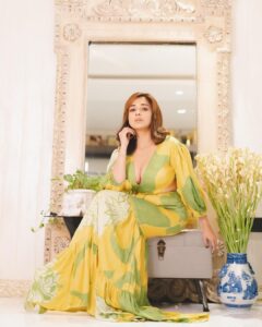 Tina Datta Instagram - Keeping all the mirrors in check and with it reality too! . . #photooftheday #instadaily #instagood #lookbook #TinaKaStyle #tinadatta