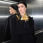 Tina Kandelaki Instagram - Я с раннего детства поняла, что заниматься стилем — это отдельное искусство. К счастью, я достаточно быстро пришла к тому, что мне нужны профессионалы: меня одевали, меня красили, меня причесывали. Это были команды, которые в разные годы занимались мной и способствовали моей внешней трансформации. Я, честно говоря, очень благодарна каждому из тех людей, кто со мной работал. Но в этом году особенно хочу отметить команду, которая сейчас со мной. Ника Шабашова, вам отдельное спасибо за то, что сделали меня гораздо более женственной, продуманной и изысканной. Спасибо Алексею, который очень бережно относится к моему гардеробу. Самира @samira.muah_, которая делает лучший мейк на свете. Благодаря Самире очень многие вещи в моей внешности стали меняться. Лене @coooopp, которая придумала огромное количество моднейших причесок, благодаря которым в программе «Умнее всех» я выгляжу разнообразно. Спасибо всей команде, это был прекрасный год. Лучшее из лучшего собрала в карусель. А теперь: #битвалуков Какой образ нравится больше всего? Moscow, Russia