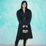 Tina Kandelaki Instagram - Сегодня у меня было не просто выступление перед моей любимой аудиторией (молодых и прогрессивных), сегодня я поучаствовала в «Дне „Газпрома“» на самой масштабной выставке страны — «Россия». Не так часто у нас случаются проекты, в которых в теплой атмосфере удается рассказать о достижениях компании, в которой я работаю и которой искренне горжусь. Не зря сегодняшний день проходил под лозунгом «Найди себя в „Газпроме“». Каждый, кто приходит сюда, становится настоящим профессионалом своего дела, специалистом, готовым к решению практически любых задач. Мне всегда нравилась ключевая идея «Газпрома» — воплощать мечты в реальность. Ваши дети просто мечтают, а у нас есть возможности реализовать эти идеи. «Газпром» очень много инвестирует в спортивную инфраструктуру и в образование, вовлекая детей в одну большую семью. Сегодня со мной на одной сцене были Дарья Мокина, Егор Филонов, Георгий Булатов. Ребята, которые благодаря своим знаниям и попаданию на орбиту «Газпрома» через олимпиады или менторов сумели донести свои идеи. Георгий хоть и школьник, но при этом его решения об автоматизации планируют внедрять в нашу компанию. Егор уже работает оператором. Также благодаря научной деятельности практическую работу в «Газпроме» получила и Дарья Мокина. Я от всей души поздравляю «Газпром» с днем рождения! Целый 31 год! И ветеранов отрасли, и весь многотысячный коллектив, и тех, кто только думает присоединиться, перехватить эстафету и найти себя в «Газпроме»!