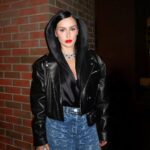 Tina Kandelaki Instagram - Многие люди, как говорил мой любимый писатель Фицджеральд, склонны преувеличивать отношение к себе других людей. Они считают, что вызывают сложную гамму чувств симпатии и антипатии. Вы знаете, в силу своей профессии я давно не культивирую эту мысль. Нравится или не нравится, но я уже достигла того возраста, когда именно этот момент в отношении себя я ничуть не преувеличиваю. Всем, кто был со мной в моем личном календарном году, я желаю идти так же вместе вперед. Но и тем, кто в отношениях со мной не сумел пройти дальше и автоматически откатился назад, хочу сказать — большое спасибо. Это хороший жизненный урок. С кем бы мы ни общались в этом удивительном сериале под названием «Жизнь», если мы прекратили общение — значит, это кому-нибудь нужно, как говорил великий классик. Потому что всё, всё, что происходит каждую минуту, каждую секунду в нашей жизни, дает нам возможность сравнивать и выбирать самое интересное для нас самих. «Истина познаётся в сравнении», и только так мы можем принимать какое-то решение, которое выведет на удивительный, новый поворот судьбы. Спасибо всем, с кем иду вперед, и спасибо тем, кто остался позади. Всё это для меня — самое увлекательное путешествие в жизни, которое уже длится 48 лет подряд. С днем рождения меня! Я счастливая многодетная мама и любимая жена, и этим всё сказано ❤️
