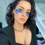 Tina Kandelaki Instagram - День рождения собственного бренда — это так же волнительно, как день рождения ребенка. Сразу задаешься вопросом: всё ли было сделано правильно? Определенно да! Поэтому любимому Ansaligy исполняется 8 лет. Дата бесконечной красоты и молодости. С чего началась история бренда? Я и Линда Гусева звонили Валентине Ивановне Деменко и просили сделать небольшую партию геля для умывания по индивидуальной формуле. Нам хотелось получить безупречный продукт. Это желание повлекло за собой десятки громких запусков, нашумевших продуктов, большое количество авторитетных продуктов и публикаций в СМИ. Знаменитые патчи, думаю, заслуживают отдельного поста. Пользовались? Как вам?