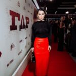 Tina Kandelaki Instagram - Вчера в Москве состоялась премьера сериала «ГДР». Этот сериал делали ИРИ, @itsmore.tv и мои коллеги с @ntvru . И вы знаете, после «Слова пацана» очень интересно, каким будет следующий проект и будет ли этот проект таким же популярным. Я считаю, что «ГДР» — это один из самых главных наших прорывов с точки зрения модной российской пропаганды, модной российской точки зрения на наши же исторические события. Я бы добавила сюда такие понятия, как «своевременность» и «восстановление справедливости». «ГДР» — это жизнь и судьба капитана Нечаева, представителя нашей резидентуры в Германии, человека преданного своей стране. Преданного и работающего вопреки тем, кто принимал решения в угоду собственным амбициям, глупости или предательству. Да, здесь никто не молится ни на Горбачева, ни на Шеварднадзе. И это заставляет смотреть сериал с еще большим интересом.