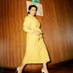 Tina Kandelaki Instagram - Один из самых частых запросов в Директе и опросниках: «Посоветуйте ТОП-3 книги». Я не верю в искусство трёх книг, потому что этого совсем не достаточно в нынешнее время. Читать надо регулярно и много. Кроме того, я читаю параллельно несколько книг. Сейчас мой список выглядит так: 1. «Тень Инкивизитора» Вадима Панова; 2. «Флавия де Люс ведёт расследование» Алана Бредли; 3. «Дочь времени» Джозефины Тэй. Все, кто меня давно знают, в курсе, что моя любимая книга — «Алиса в Стране чудес». Я её всегда с удовольствием перечитываю. Кроме того, в моей библиотеке большое количество вариаций этой книги в разных форматах. Что-то читали из этого? Что сейчас читаете?