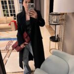 Tina Kandelaki Instagram - Неделя выдалась насыщенной и рабочей, как и сегодняшняя #битвалуков. Какой лук нравится больше? Вы за джинсы/брюки или юбки? Moscow, Russia