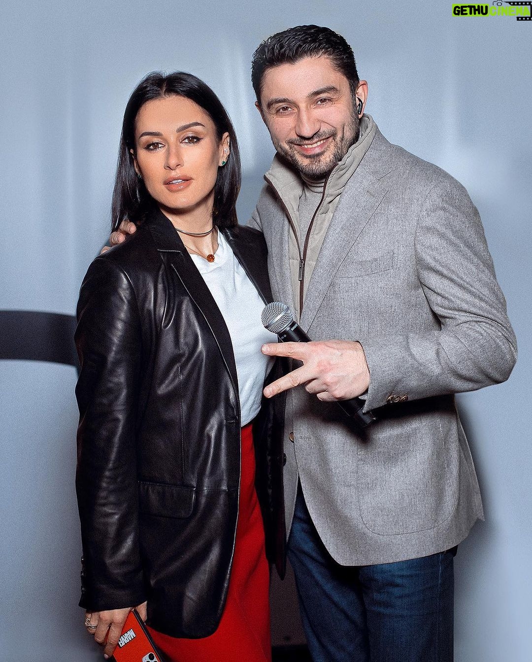 Tina Kandelaki Instagram - Быть мужчиной можно по факту рождения, теперь ещё и по факту выбора и совсем уж редко — по взятым на себя обязательствам. Ты мужчина втройне для родных, близких, партнёров, друзей и артистов. Твоя порядочность легендарнее, чем миф о шоу-бизнесе, где правил нет. У тебя они есть. Поэтому где ты, там всегда педантичный подход к людям, событиям и качеству всего, что тебя окружает. Я восхищаюсь твоим самосовершенствованием и желанием менять мир в лучшую сторону. К этим общим словам добавлю конкретику — Россию. Именно нашу страну ты каждый день делаешь лучше благодаря тому, что работаешь здесь и никому не даешь халтурить! С днем рождения, @itabriz главный всего этого шоу-бизнеса в моем и не только моем сердце!